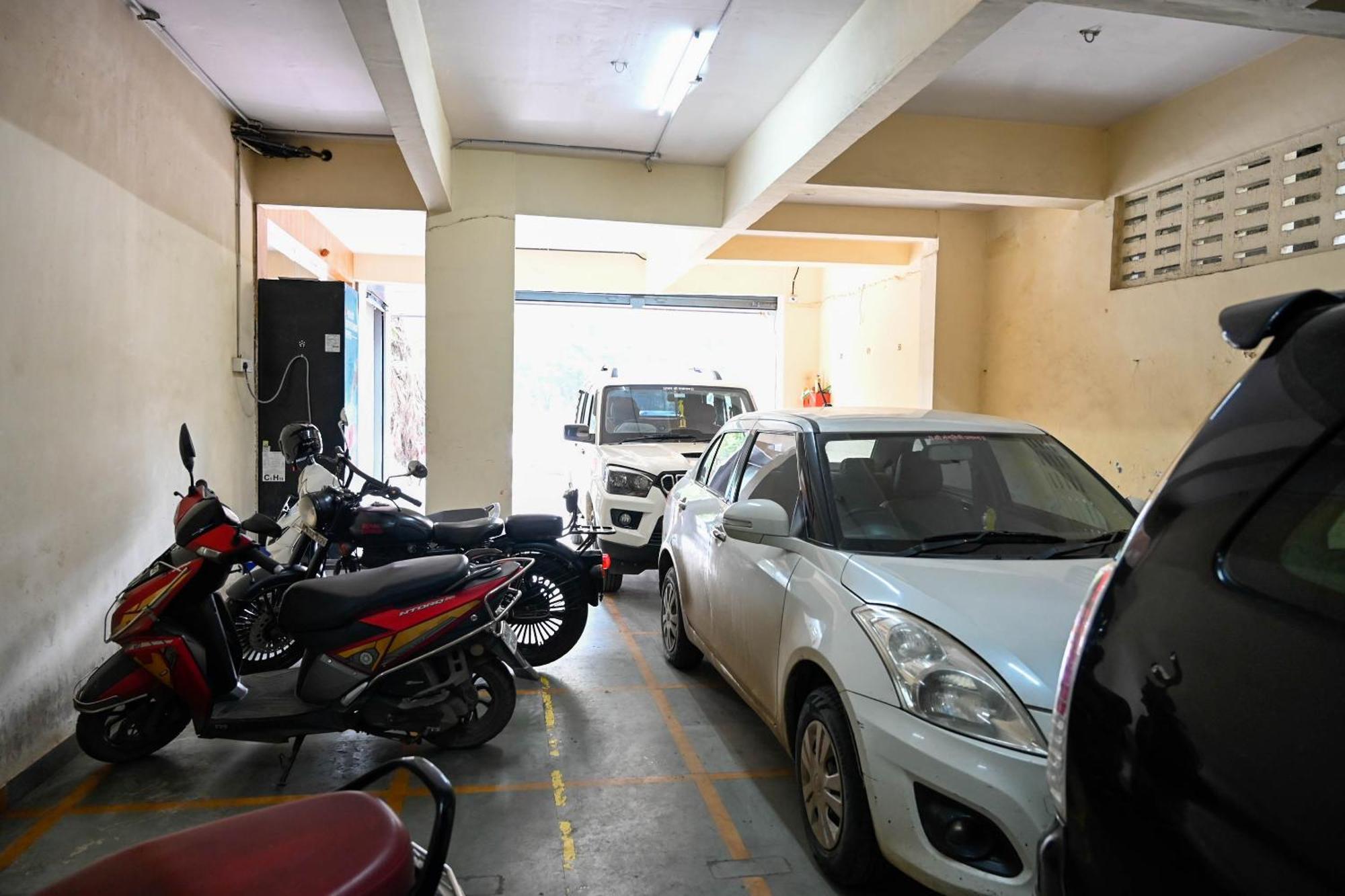 Adiraj Residency Hotel Navi Mumbai Kültér fotó